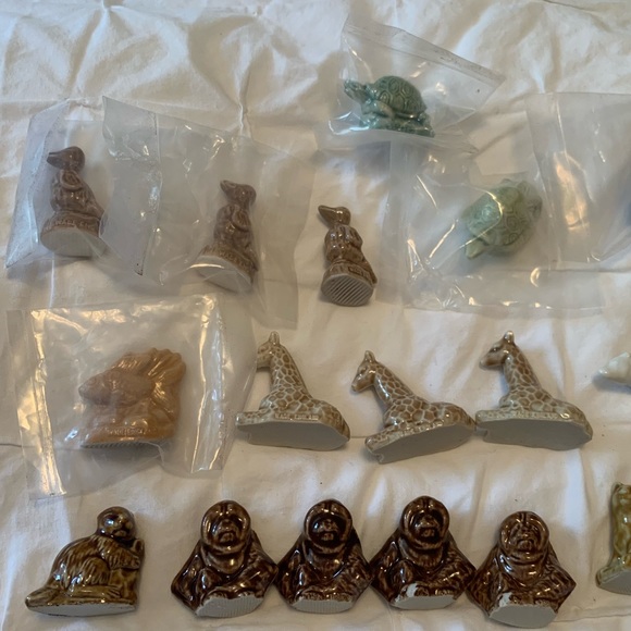 Red Rose Tea Mini Figurines - Picture 2 of 7